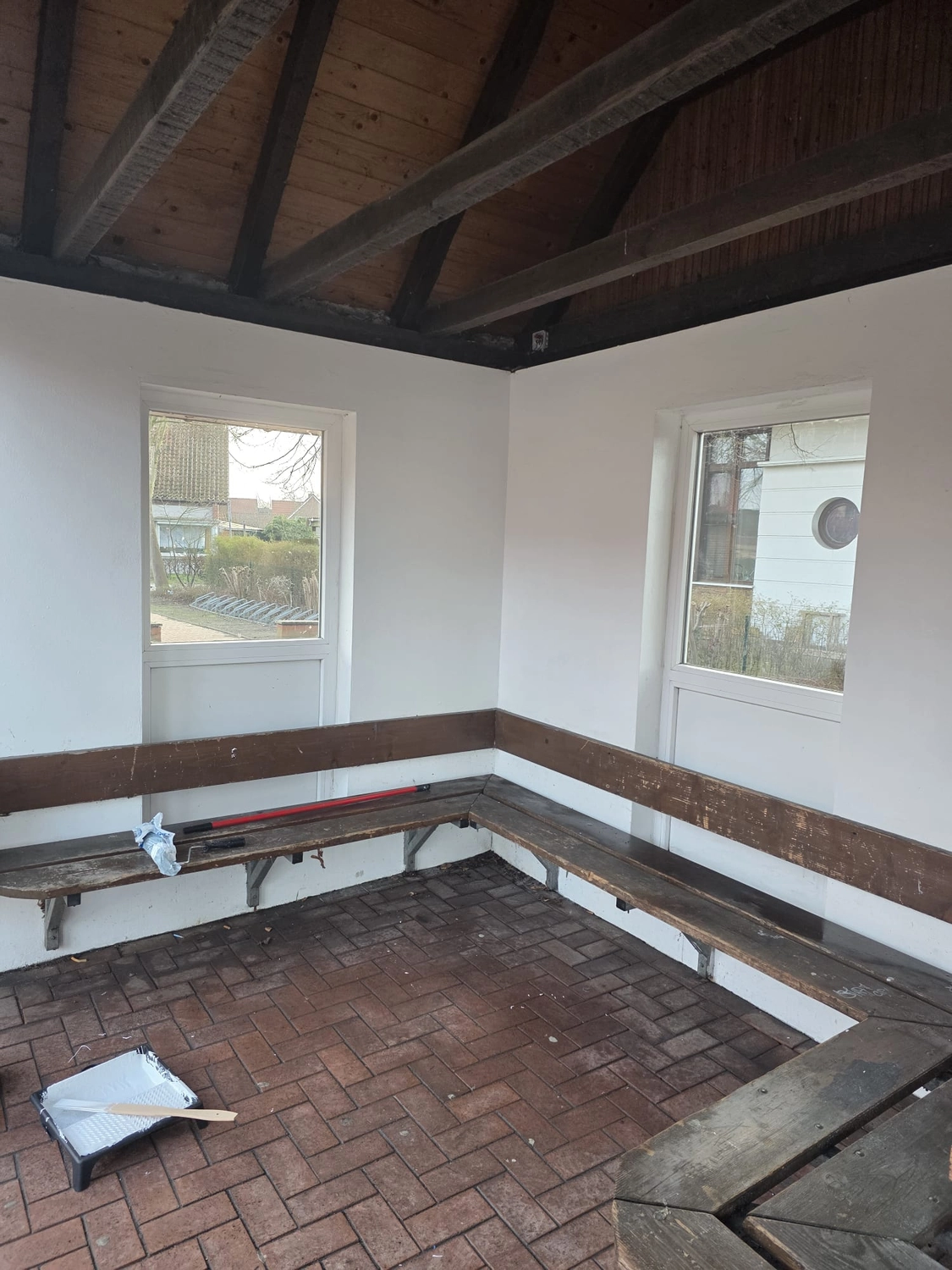 Duka Reinigung - Gebäudereinigung - Weißen Innenwand nach der Reinigung.